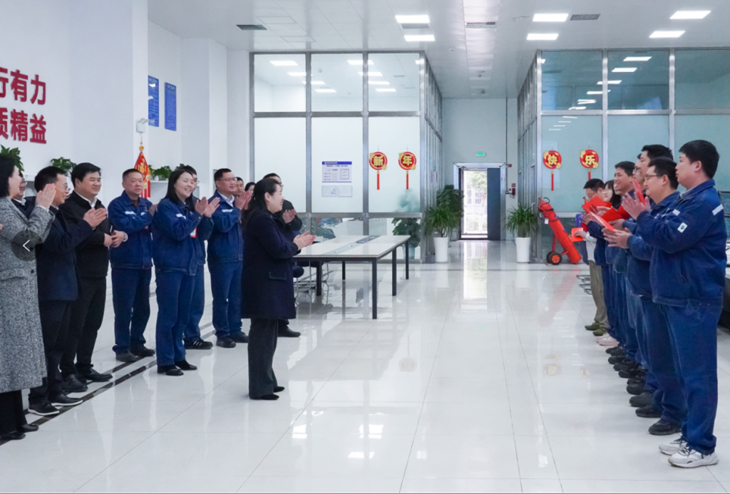 达州市委常委王蔚荩一行慰问达州玖源新材料有限公司春节返岗职工1